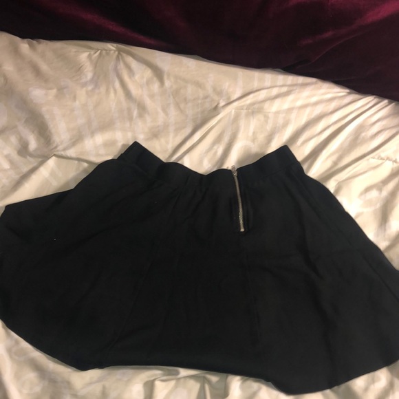 Medium H&M Roller Girl Skirt - Picture 2 of 3